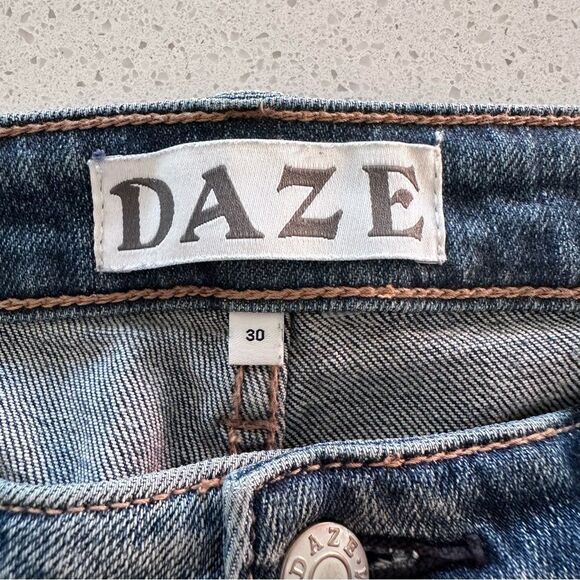 Daze Denim Tough Love Distressed High Waisted Jeans Size 30 - Picture 7 of 9